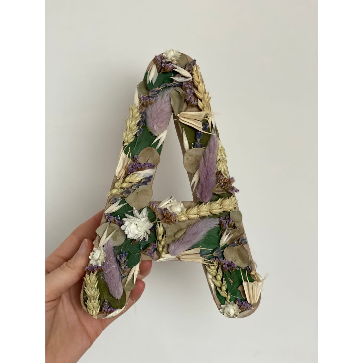 Lettre A en fleurs séchées